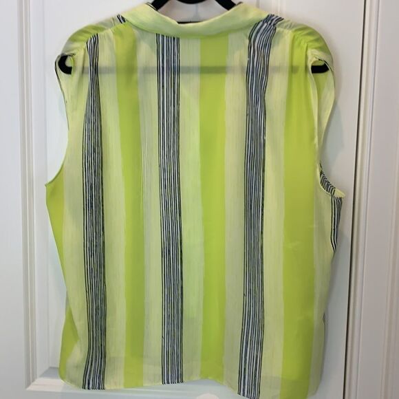 BCBG sleeveless button up blouse - Picture 7 of 8